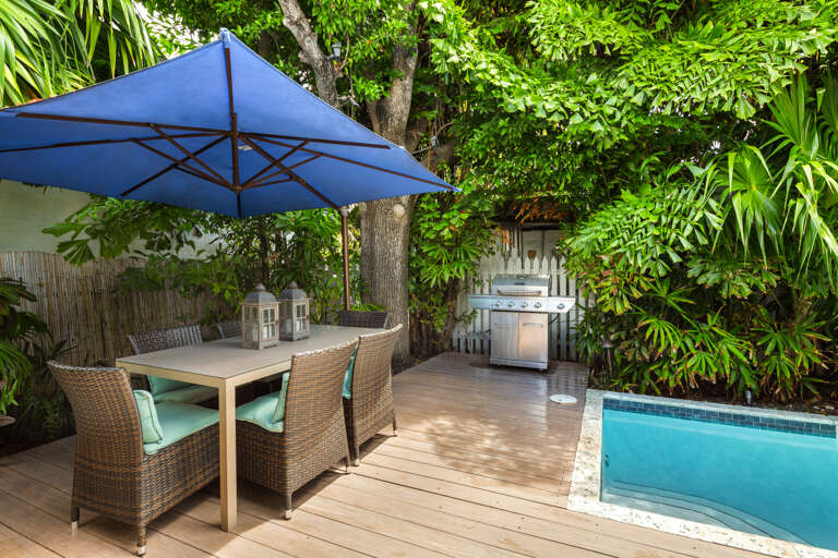 Additional seating with grill