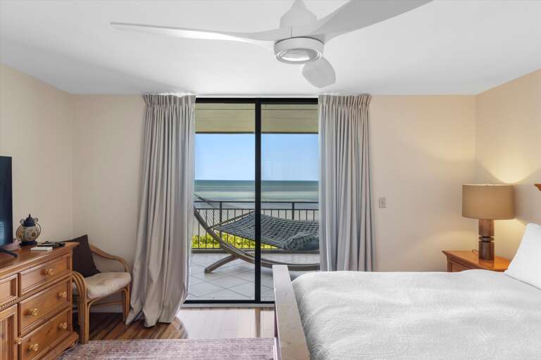 Primary bedroom/Balcony with oceanfront view