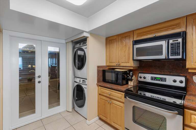 Kitchen/washer & dryer