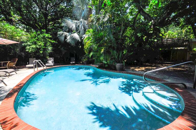 Shared Pool Ann Street Cottage Key West