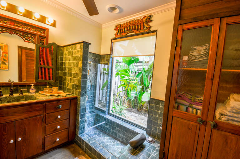 Reynold's Retreat Key West Bath