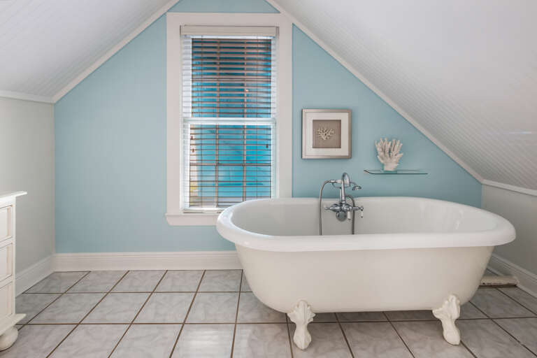 Bathroom Upstairs Suite