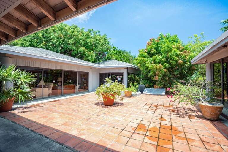 Common Area Clubhouse Patio