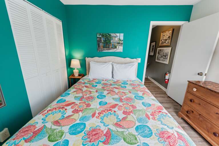 Artist's Condo @ Duval Square Key West