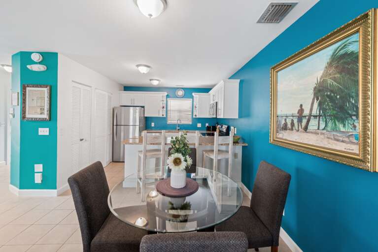 Artist's Condo @ Duval Square Key West