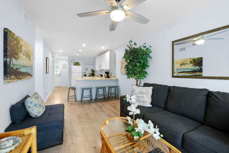 Tiki Beach Too Living space Tiki Beach Too Living space