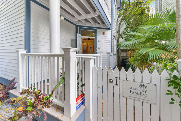 005 Absolutely Paradise_entrance