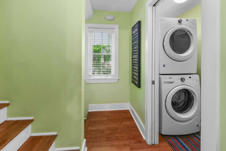 020 Absolutely Paradise_2nd floor landing