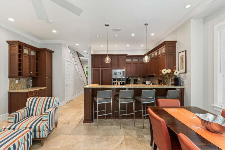 Full kitchen and breakfast bar