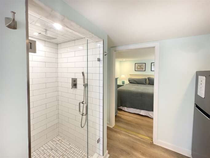 bedroom-shower bedroom-shower