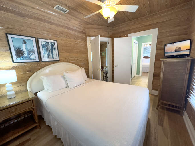 17_utopia_frontbedroom_bath 17_utopia_frontbedroom_bath