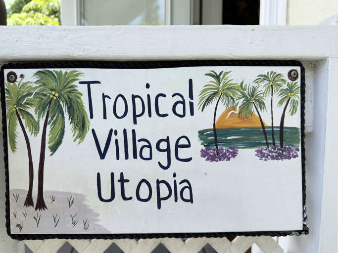 24_utopia_sign 24_utopia_sign