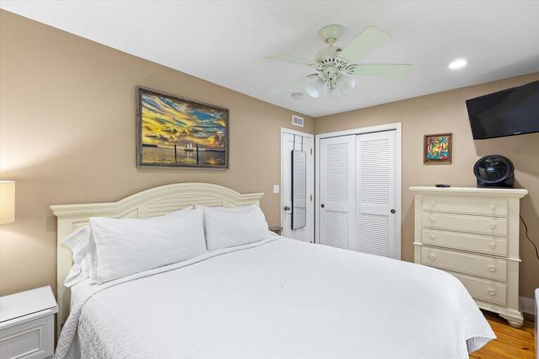 Bedroom - King Bedroom - King