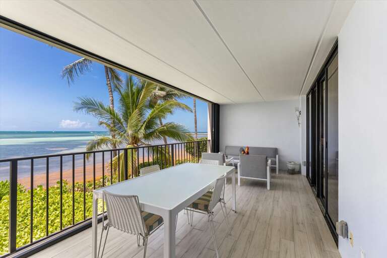 Balcony with seating