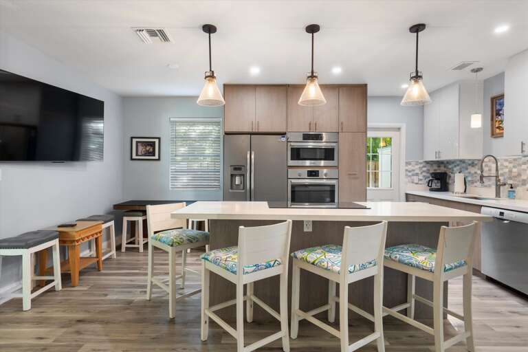 Full kitchen with breakfast bar