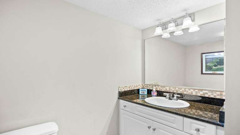 Queen Bathroom
