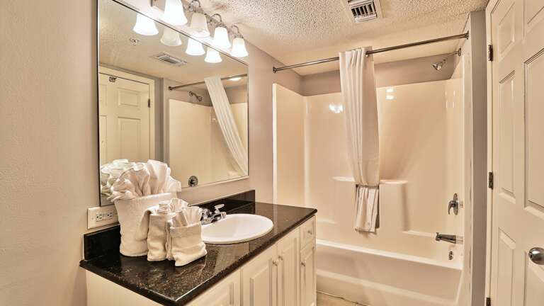 Queen Bathroom