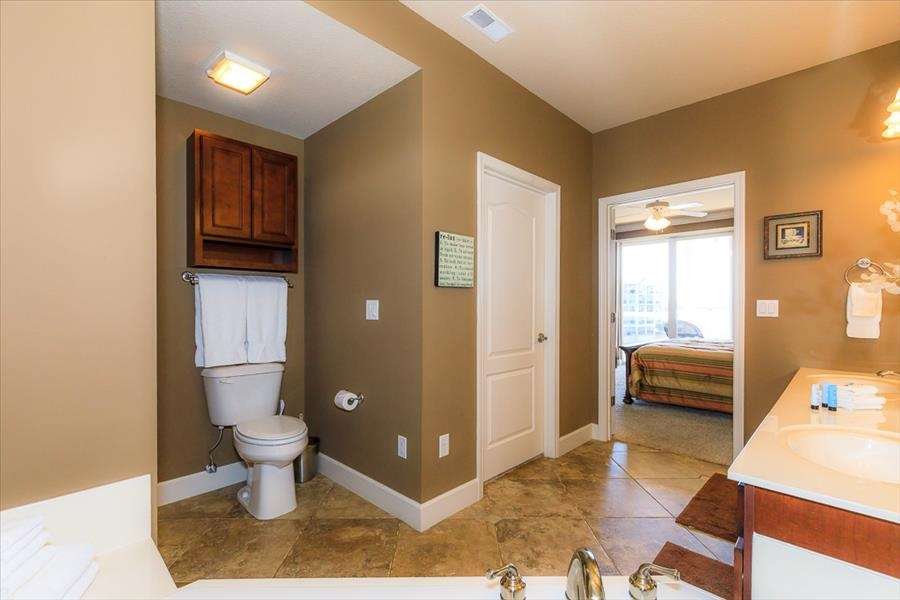 Lands End 637 3 Bedroom Short Term Rental in Osage Beach MO (113622