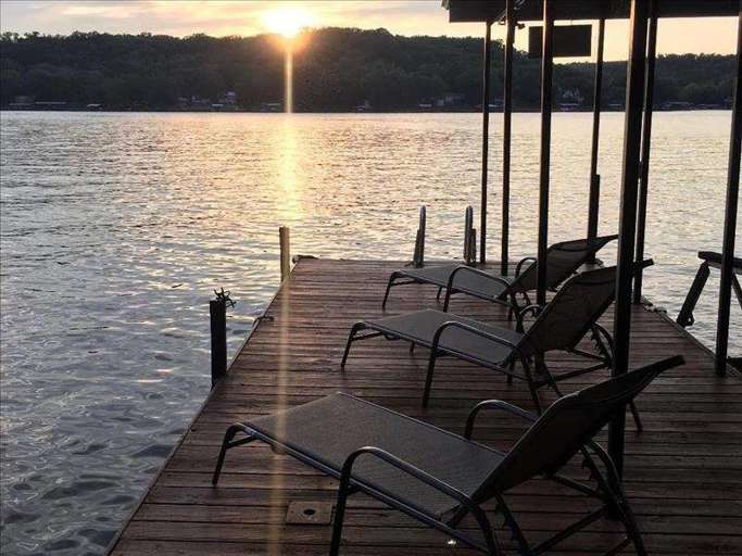 Coconut Grove Luxury 4 Bedroom Home Rental in MO. Sleeps 10!