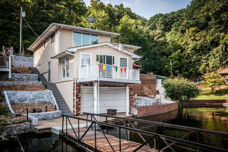 Quiet Waters 4 Bedroom Vacation in Rocky Mount MO