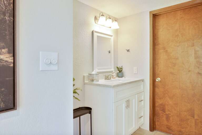 Vanity Area in Bedroom 1 Vanity Area in Bedroom 1