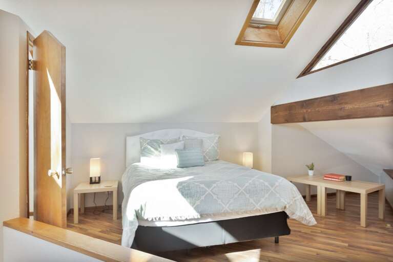 Bedroom 3 (Upper Level) Bedroom 3 (Upper Level)