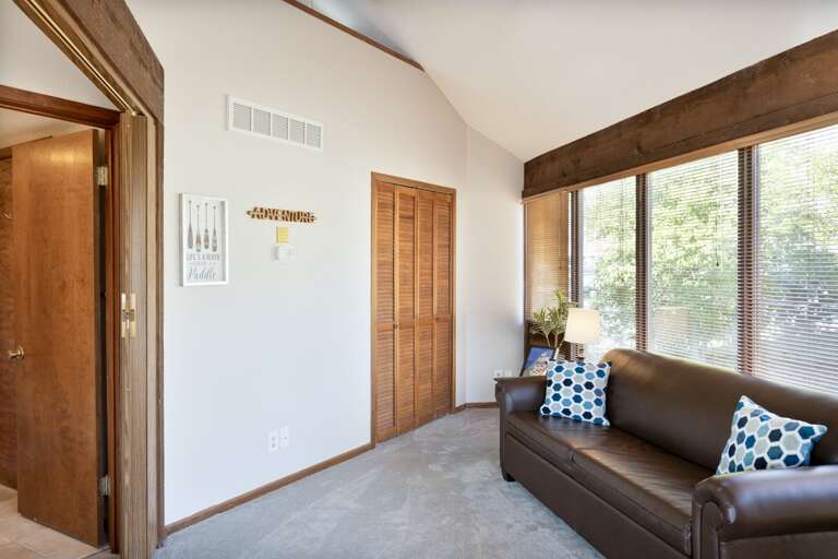 Extra Sleeping Area Extra Sleeping Area