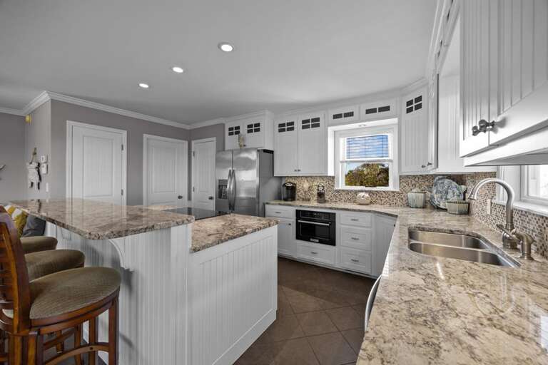 Kitchen - Additional Dining Space at Bar