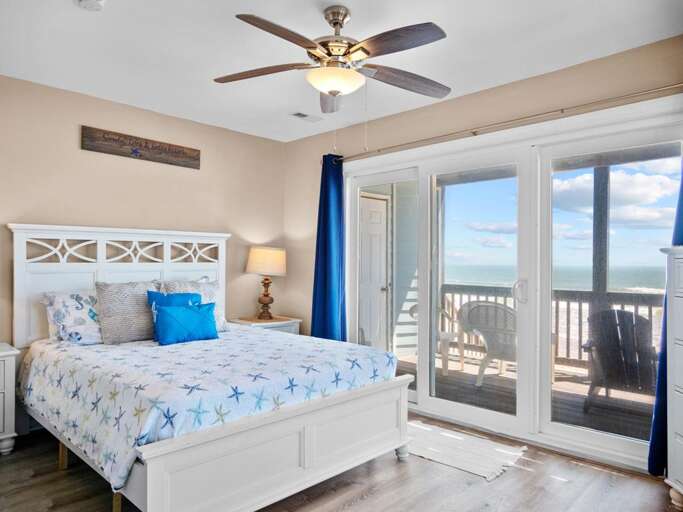 Queen Master - Oceanfront