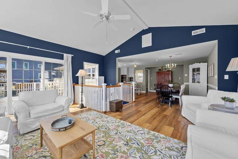 Top Level Living Area - Lots of Seating