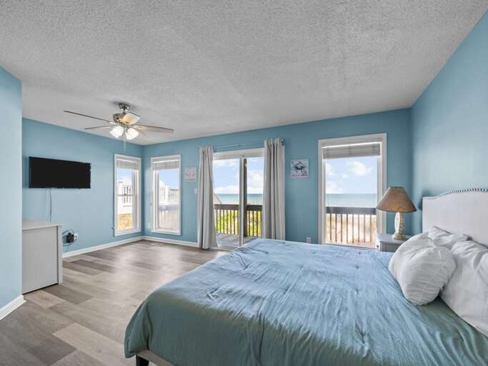1st Level King Master - Oceanfront - Deck Access