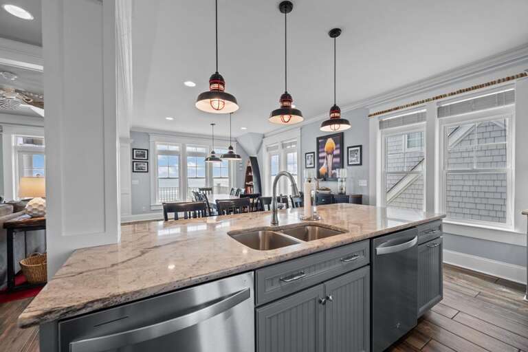 Expansive Kitchen - Double Dishwashers