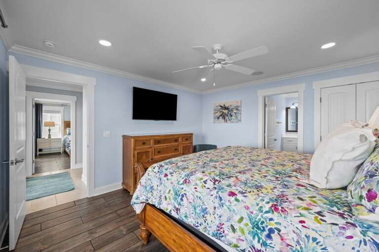 1st Level Northside Oceanfront - King