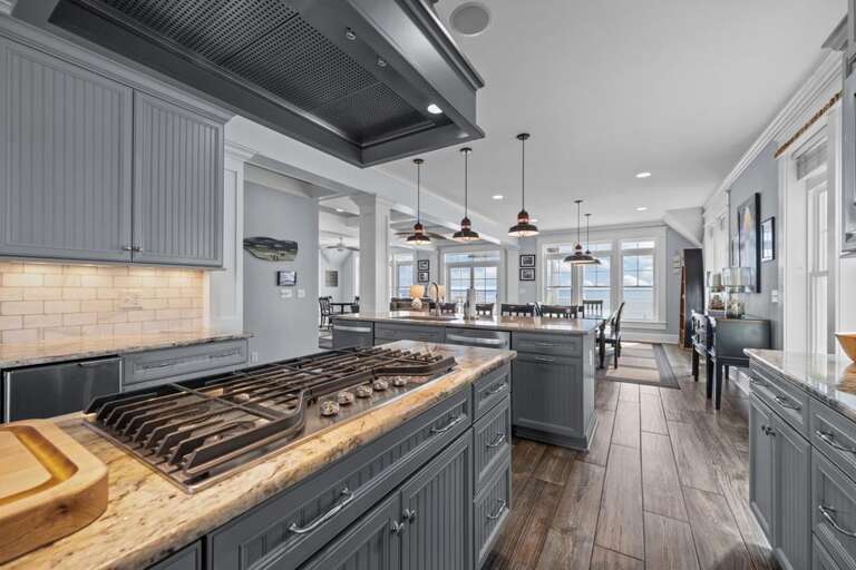 Large Centrer Island