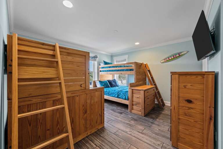 Northside Bunk Room - 1st Level - 2 Fulls and 2 Twins