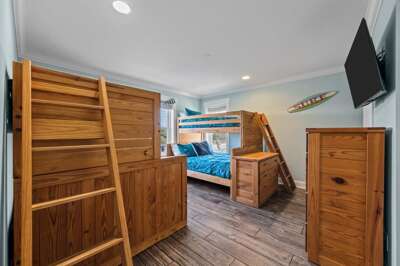 Northside Bunk Room - 1st Level - 2 Fulls and 2 Twins