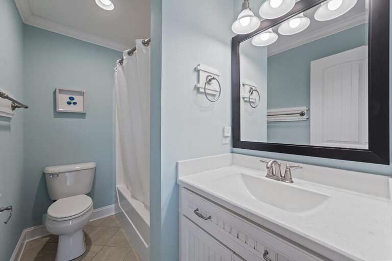 Private Bath - Northside Bunk Room