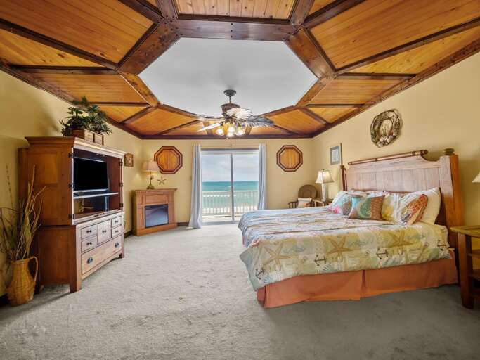 Master - King Bed - Deck Access