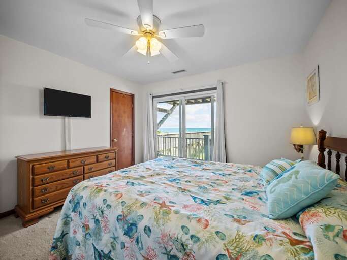 Bedroom 2 - Queen - Deck Access