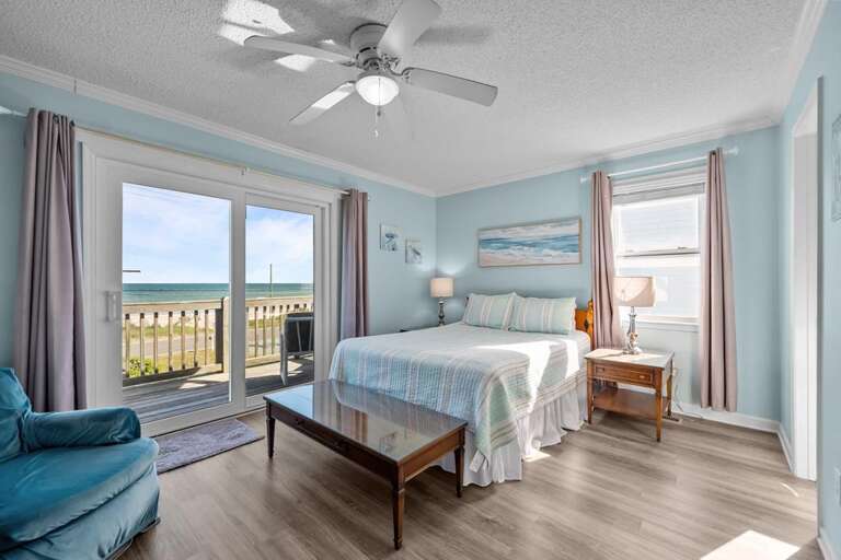 Top Level - Master Bedroom - Queen Bed