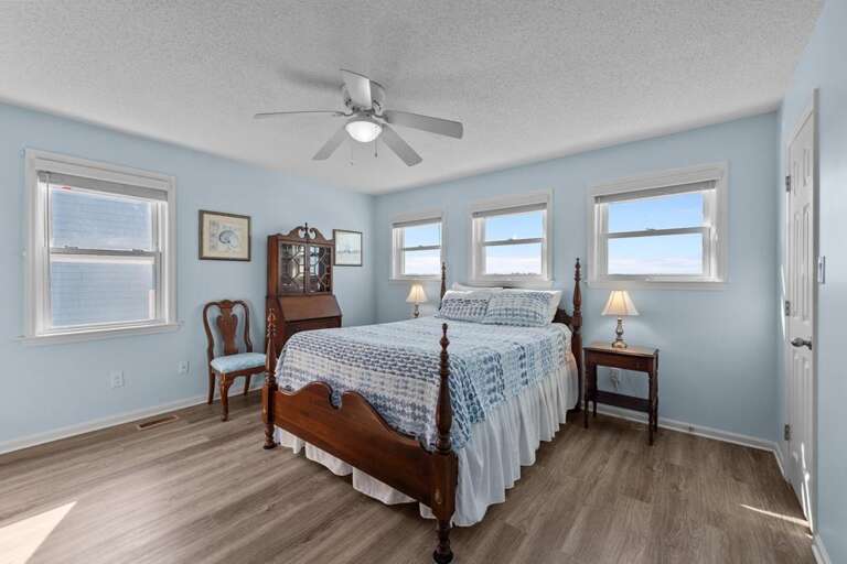 3rd Bedroom - Queen Bed