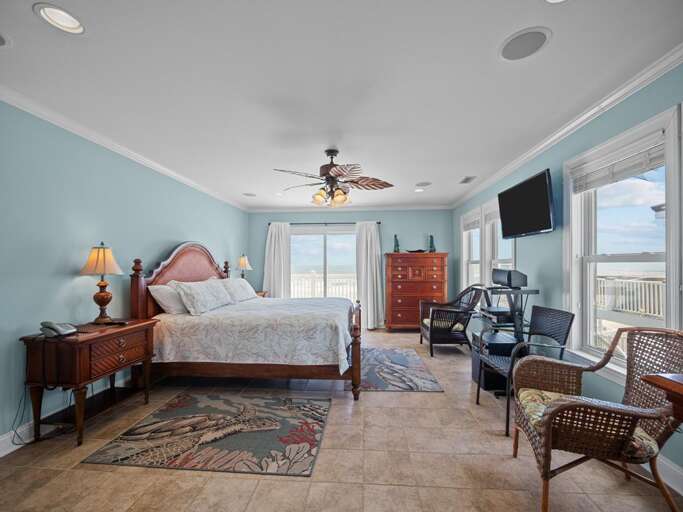 2nd Level King Master - Oceanfront and South Facing