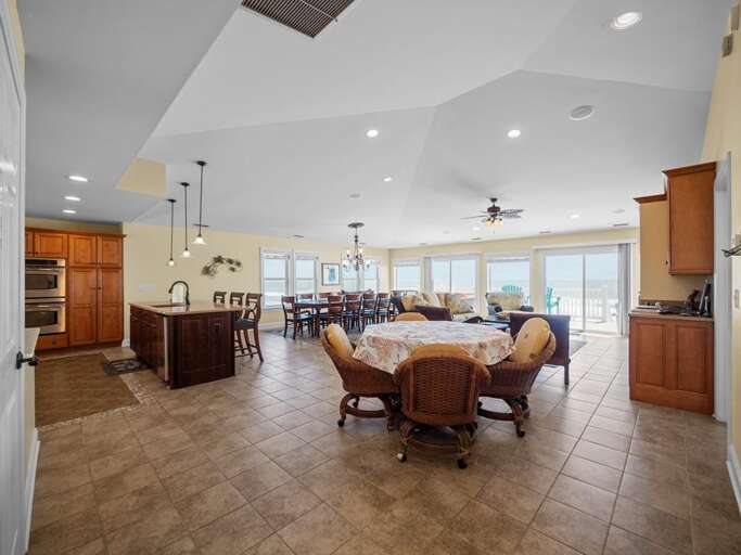 Additional Dining Area - Seats 4