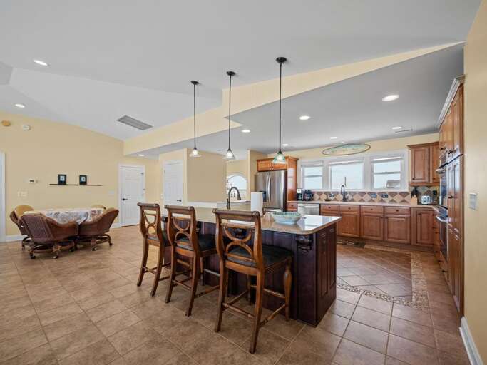 Kitchen - Extra Bar Seating for 3