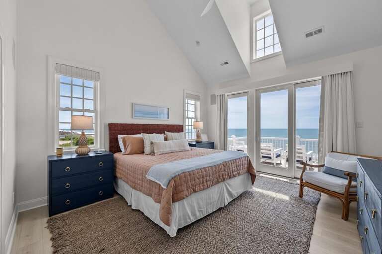 2nd Level Master - King Bed - Deck Access