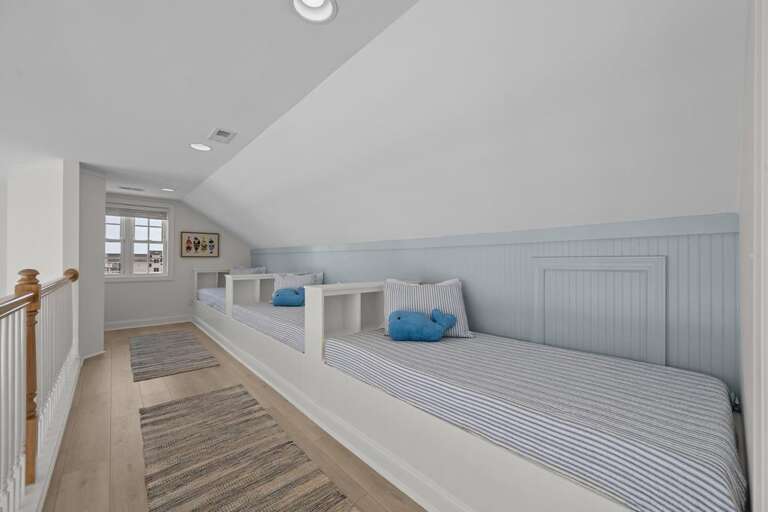 3rd Level - 3 Built-In Twins