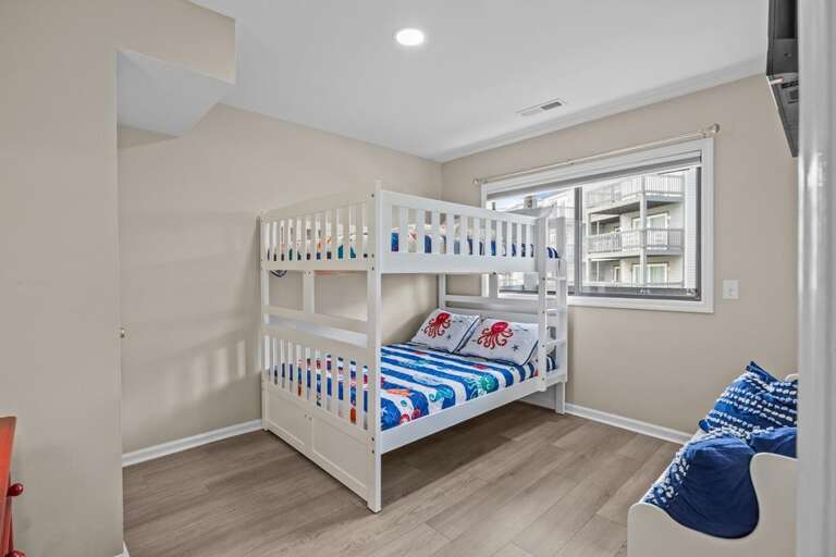 2 Double Bunks - Sleeps 4