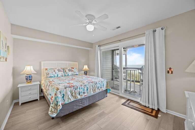 1st Level Oceanfront Bedroom - Queen Bed