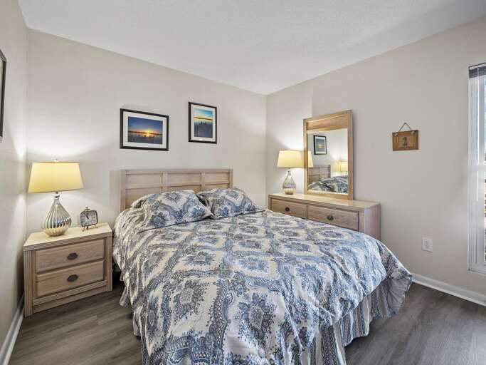 Bedroom with Queen Bed