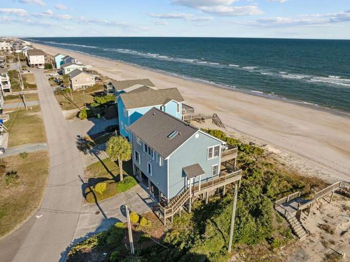 A Southern Charm - 602 N Shore Dr